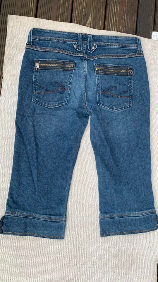 ESPRIT-Capri-Jeans  Größe 40 Farbe: blau TOP Zustand in Calden
