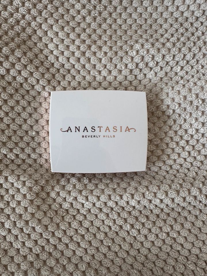 **NEU** Anastasia Beverly Hills Highlighter Iced Out Bloggerstyle in Telgte
