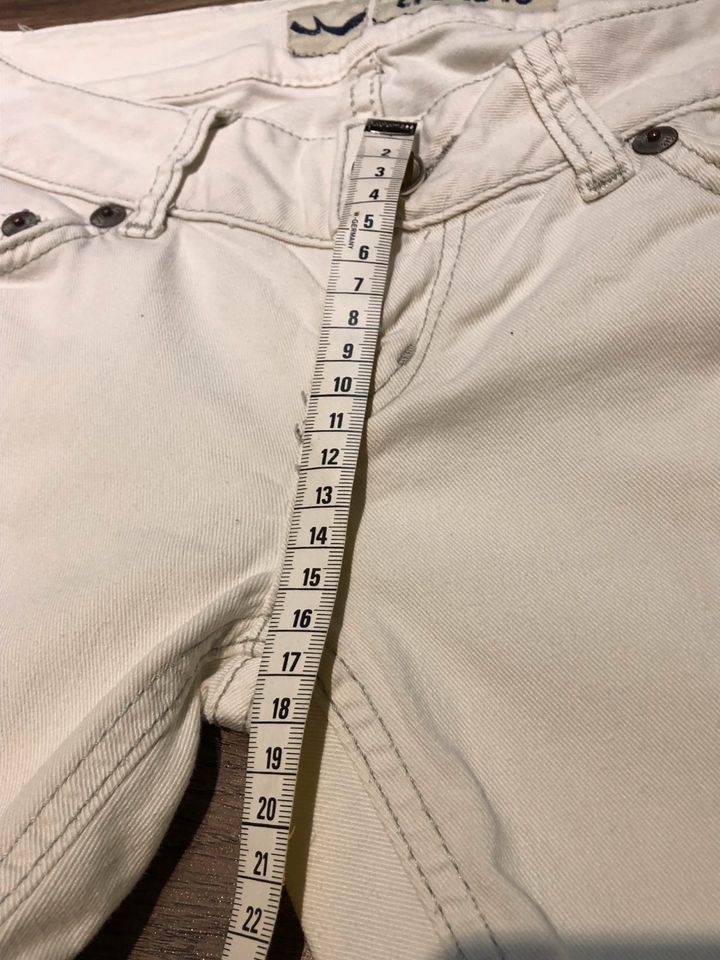 Weiße LTB Slim Straight Fit Jeans Gr. 26-32 in Wegberg