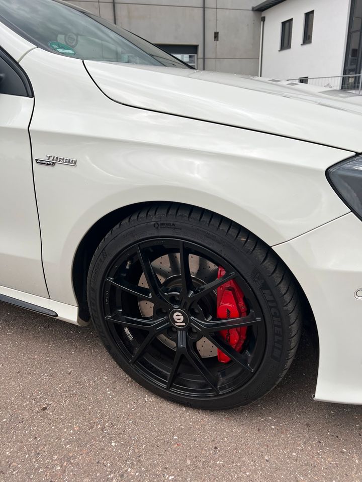Mercedes Benz AMG A45 AMG 4 Matic W176 in Renchen