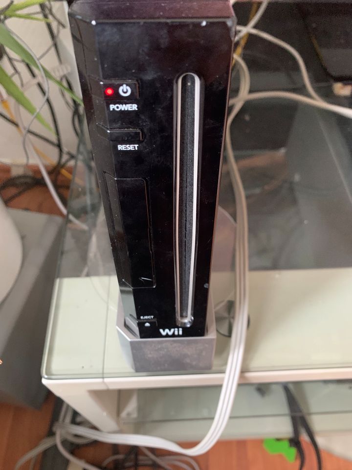 Wii schwarz mit Zubehör und Spielen in Wattenbek