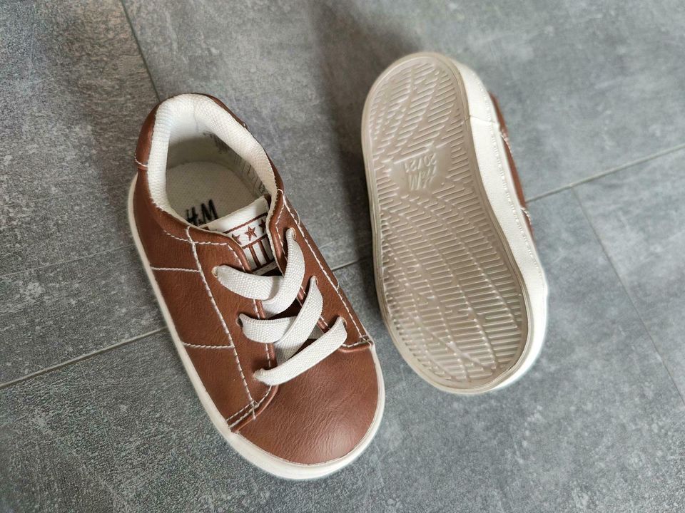 Neue H&M Sneakers Größe 20/21 in Murg