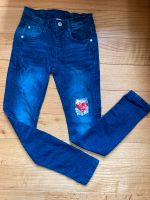 Jeans Pailletten Herz Gr. 128, destroyed Jeans Niedersachsen - Lüneburg Vorschau