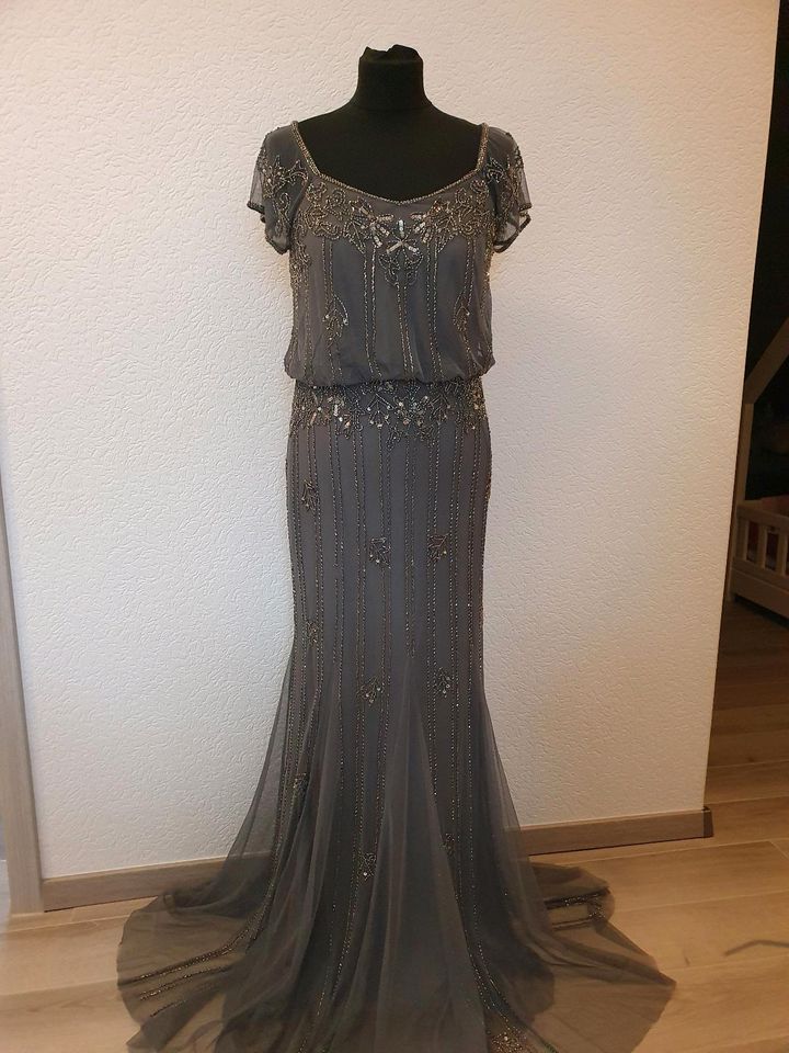 Abendkleid lace & beads grau in Bärenbach