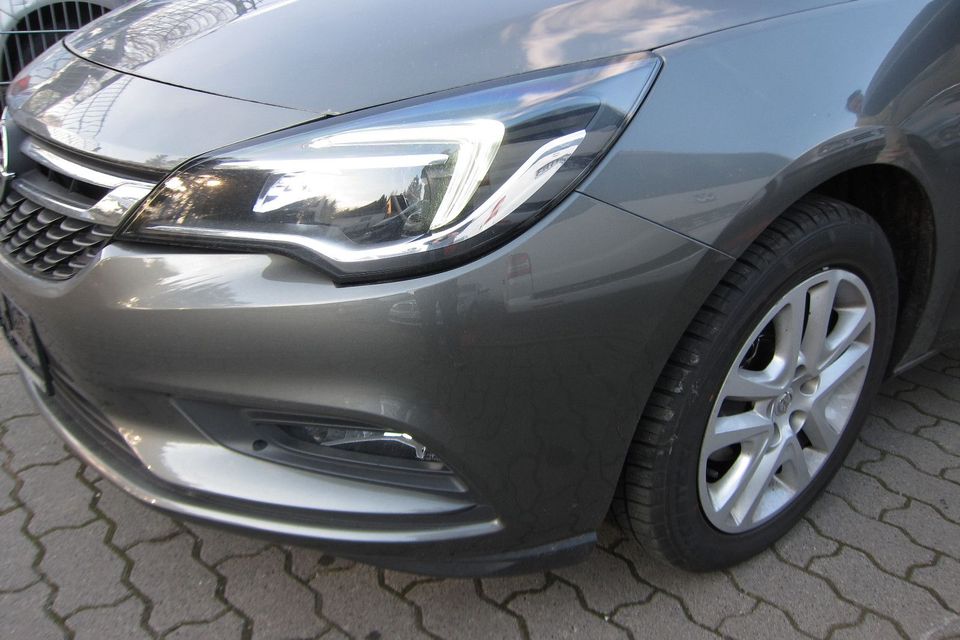 Opel Astra K SportsTourer.Automatik.Scheckheft in Hamburg