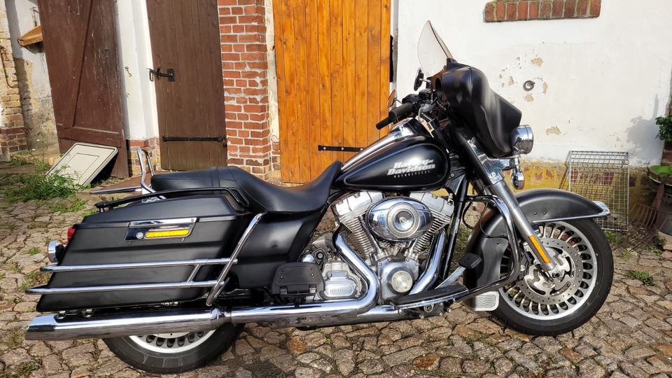 Harley Davidson FLHT in Delitzsch