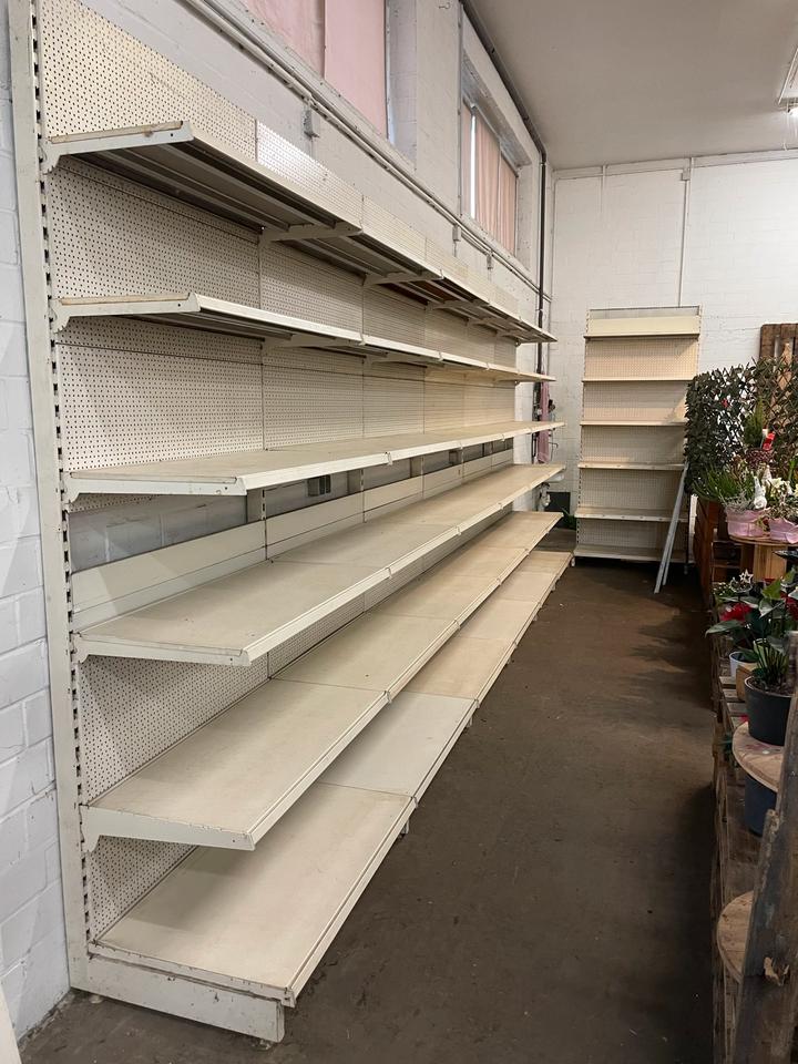 Regale von Tegometall Eden Vendox in Lagerqualität mit Kratzer in Berlin