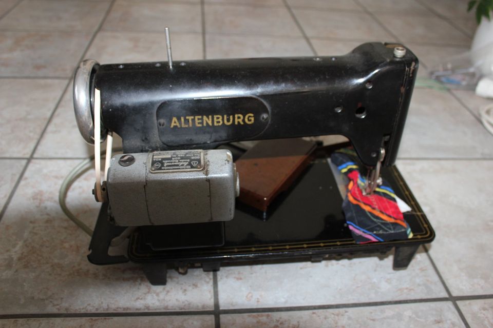 alte Nähmaschine Altenburg DDR Retro Vintage schwarz in Vohburg an der Donau