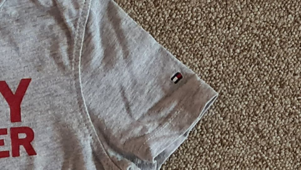 Tommy Hilfiger T Shirt Gr.110 in Wanfried