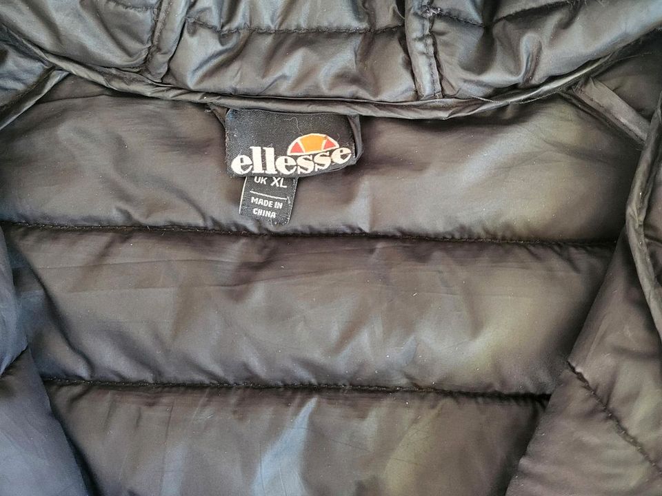 Ellesse Herrenjacke in Grau, Größe XL, guter Zustand in Renningen