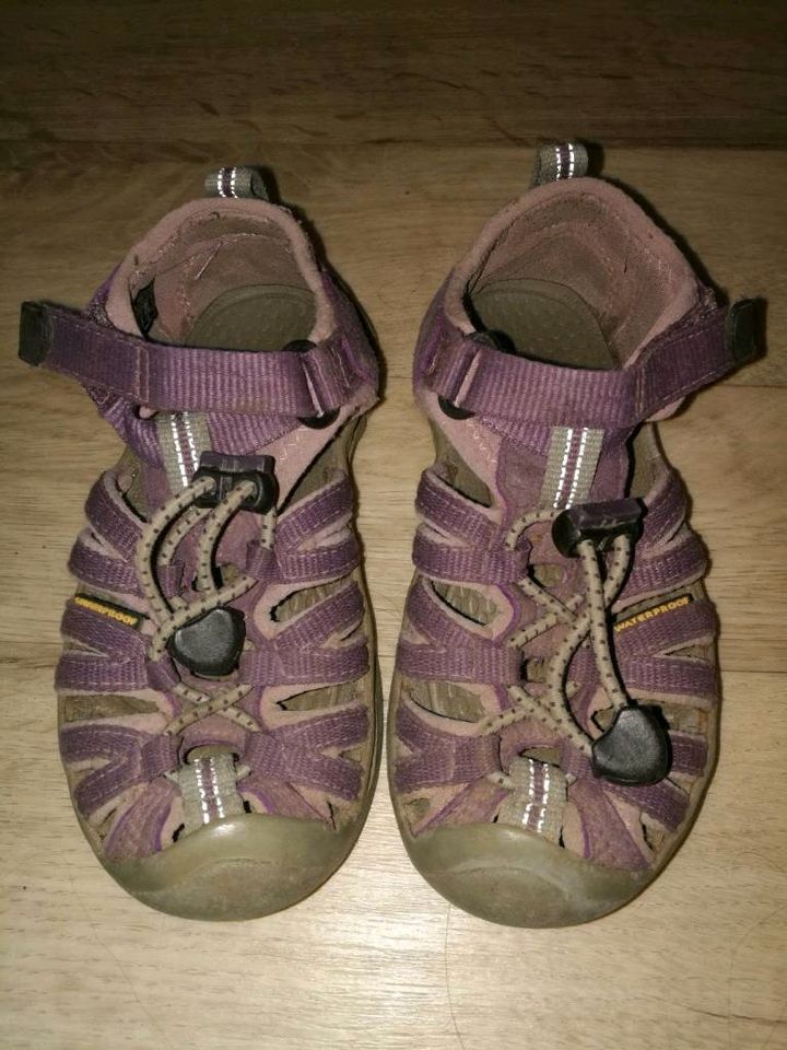 Keen Sandalen Gr. 29 lila in Erfurt