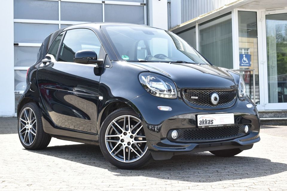 Smart ForTwo coupe Brabus DCT *1.Hand* in Bad Vilbel