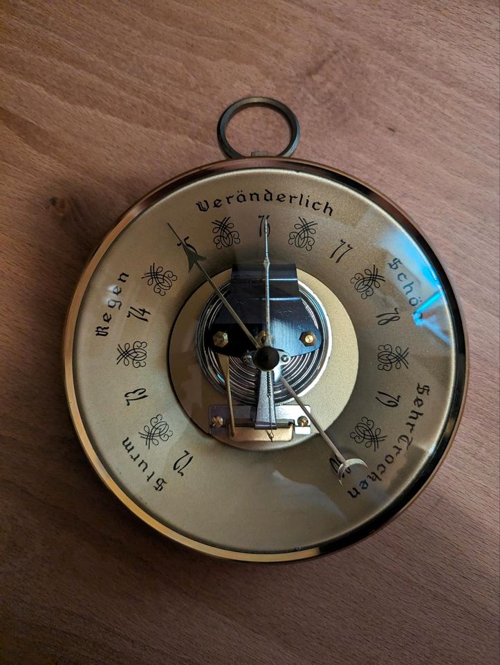 Wetterglas, analog Barometer in Dinkelsbuehl
