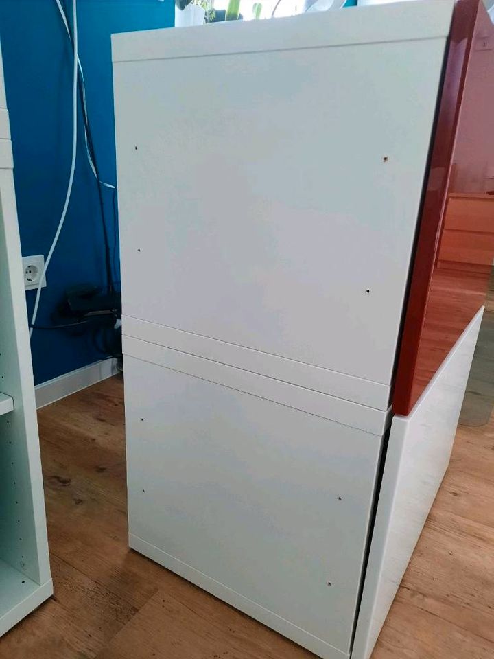 IKEA Besta Kommode Schrank hochglanz weiß/rot TV-Schrank Lowboard in Modautal