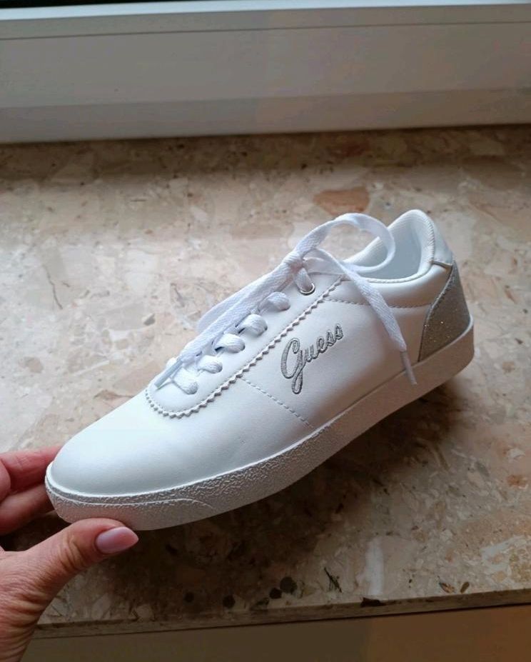 Guess Sneaker 38 NP  100 € Neu  ! Festpreis in Falkensee