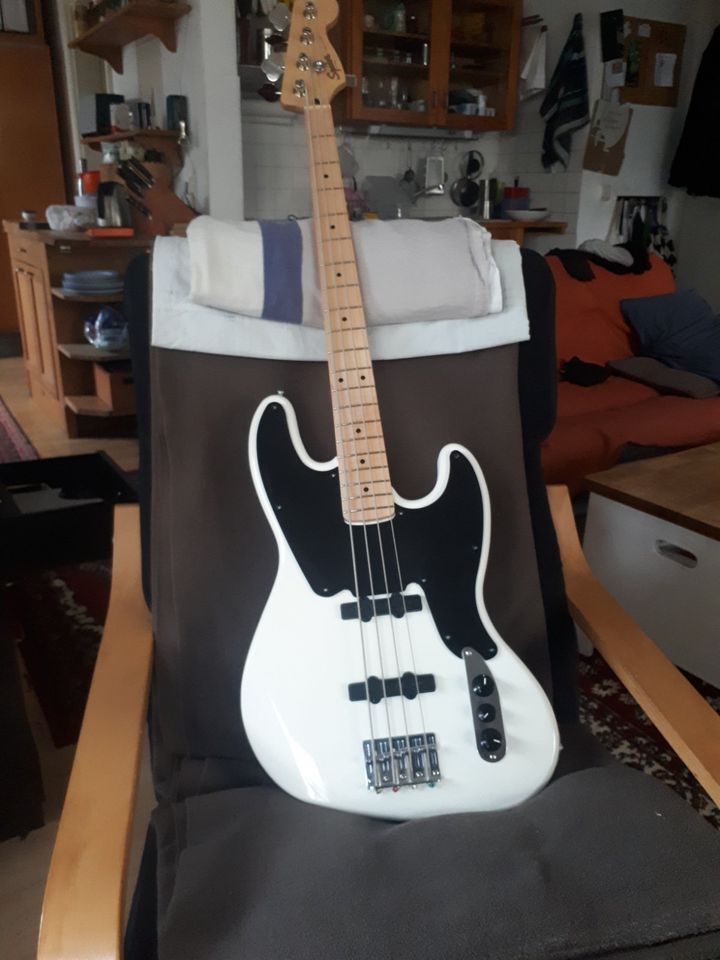Fender Squier Jazz Bass Paranormal weiß in Dresden