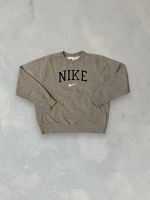 Nike Vintage Sweater grau Gr L embroided Swoosh Retro 90s Nordrhein-Westfalen - Krefeld Vorschau