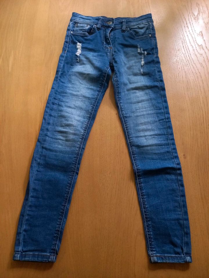 Ernstings Family, Yigga, Jeans, Gr. 134 in Dresden