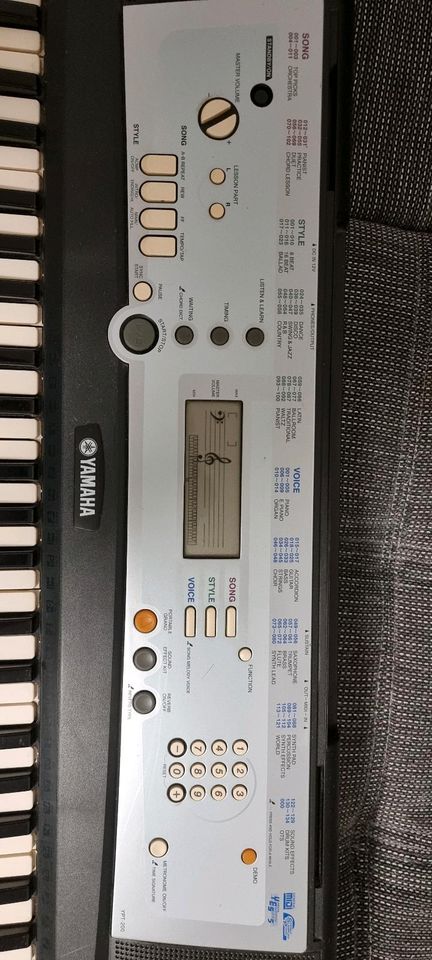 Yamaha Keyboard YPT-200 guter Zustand in Berlin