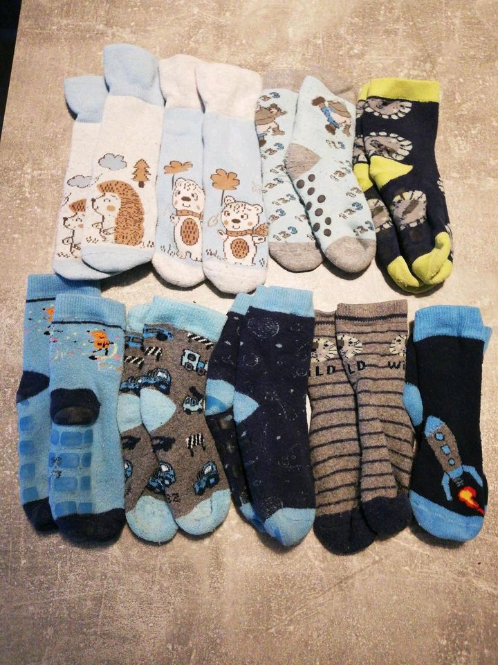 18 paar Kindersocken mit noppen gr 23 bis 26 in Coburg