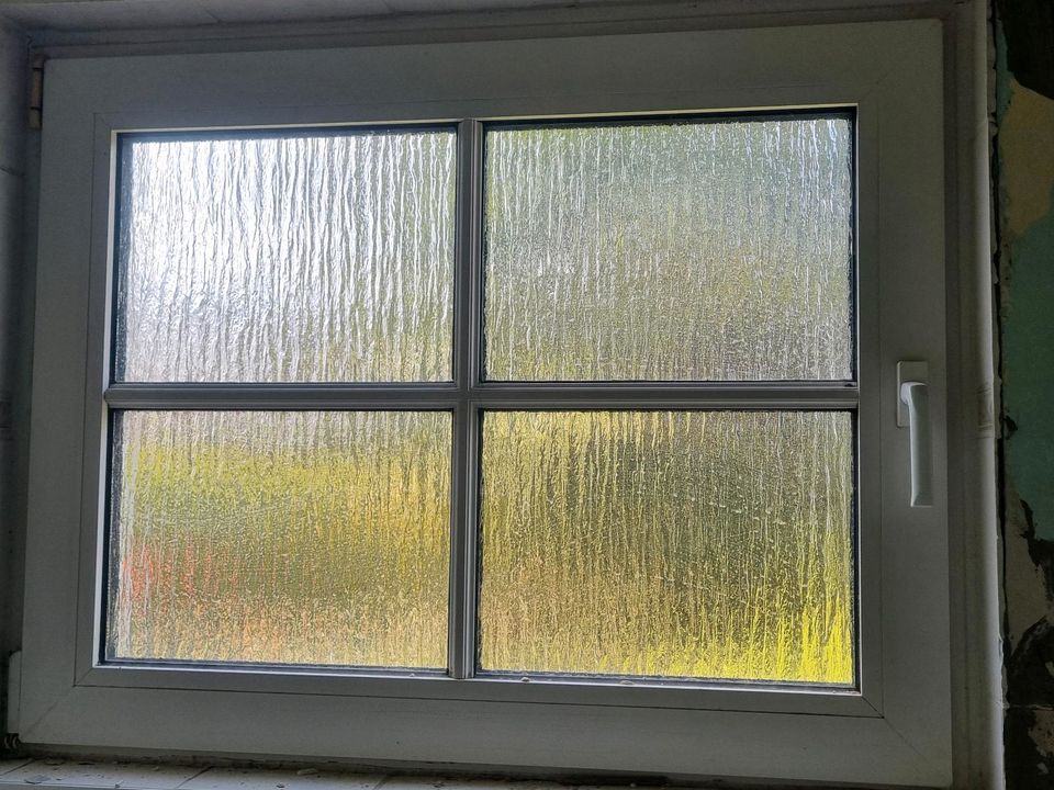 Fenster Kunststoff 2 fach verglast weiß Wiener Sprossen Raffstore in Hochheim am Main
