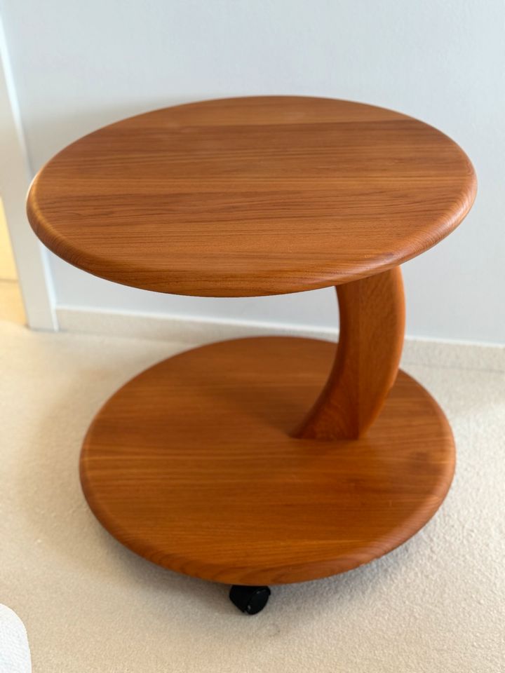 Teak (massiv) Beistelltisch auf Rollen, Danish Design, 60er/70er in Bargteheide