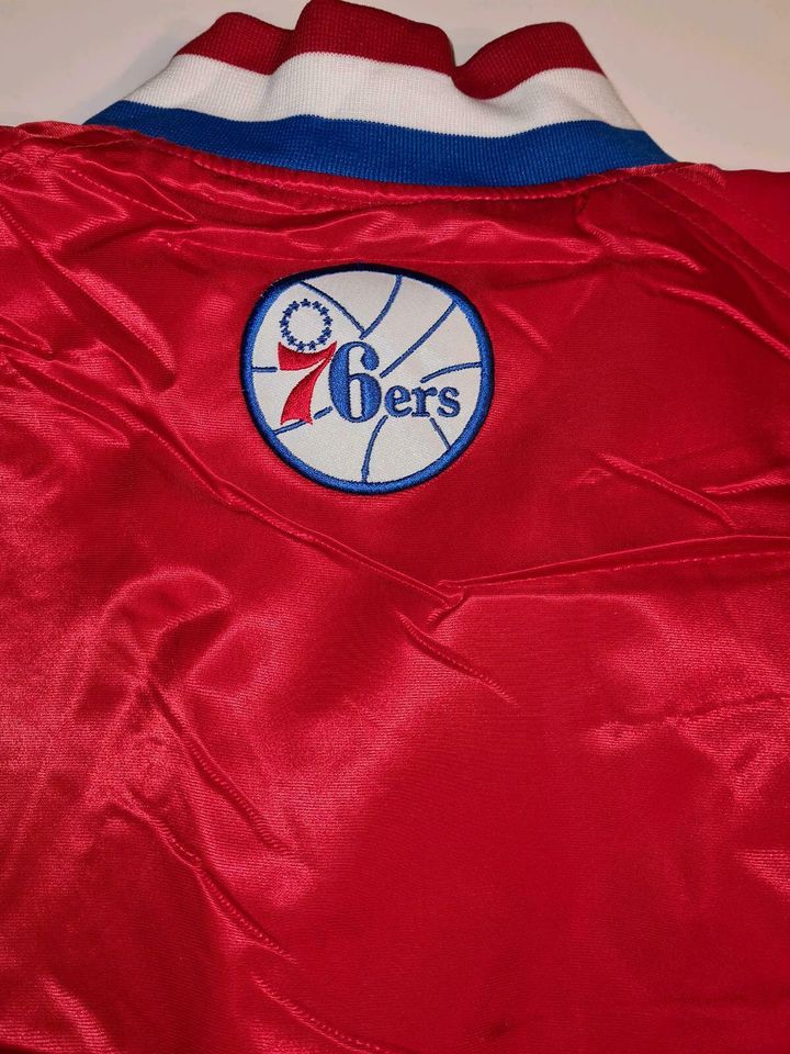 Champion NBA SIXERS retro Jacke NEU Gr. L rot in Frankfurt am Main