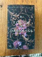 A touch of darkness - Scarlett St.  clair Niedersachsen - Vollersode Vorschau