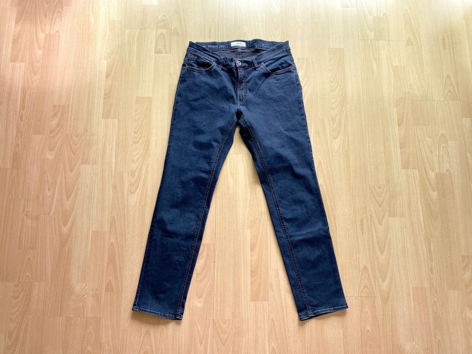 BRAX Herren Hose Jeans Chuck Modern 36/32 blau in Verden