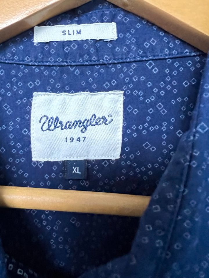 Wrangler Hemd dunkelblau Größe XL in Bochum