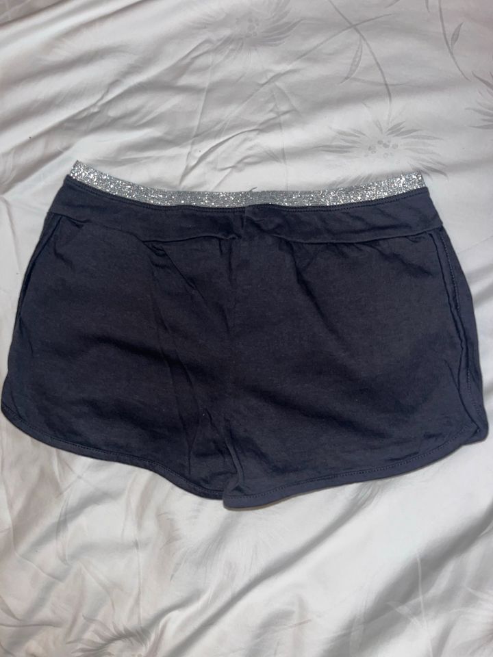 Mädchen Short mit Glitzer in Vaterstetten