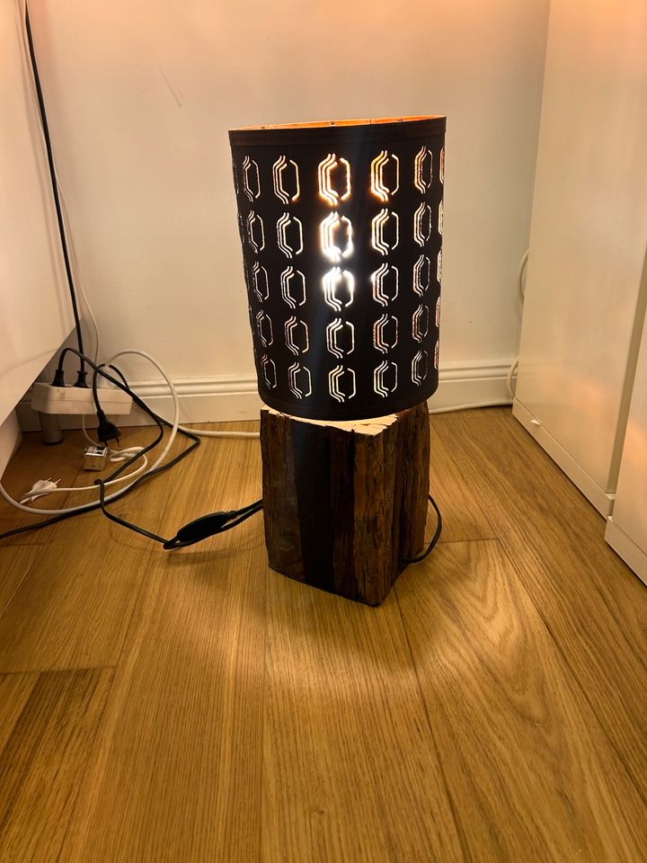 Tischlampe aus Holz in Berlin