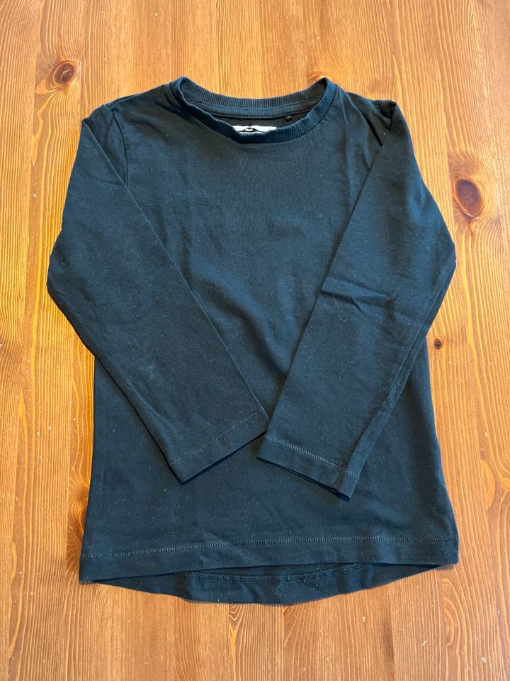 Kleiderpaket Mädchen Langarm-Shirt / Pullover Größe 104 / 110 in Weyer