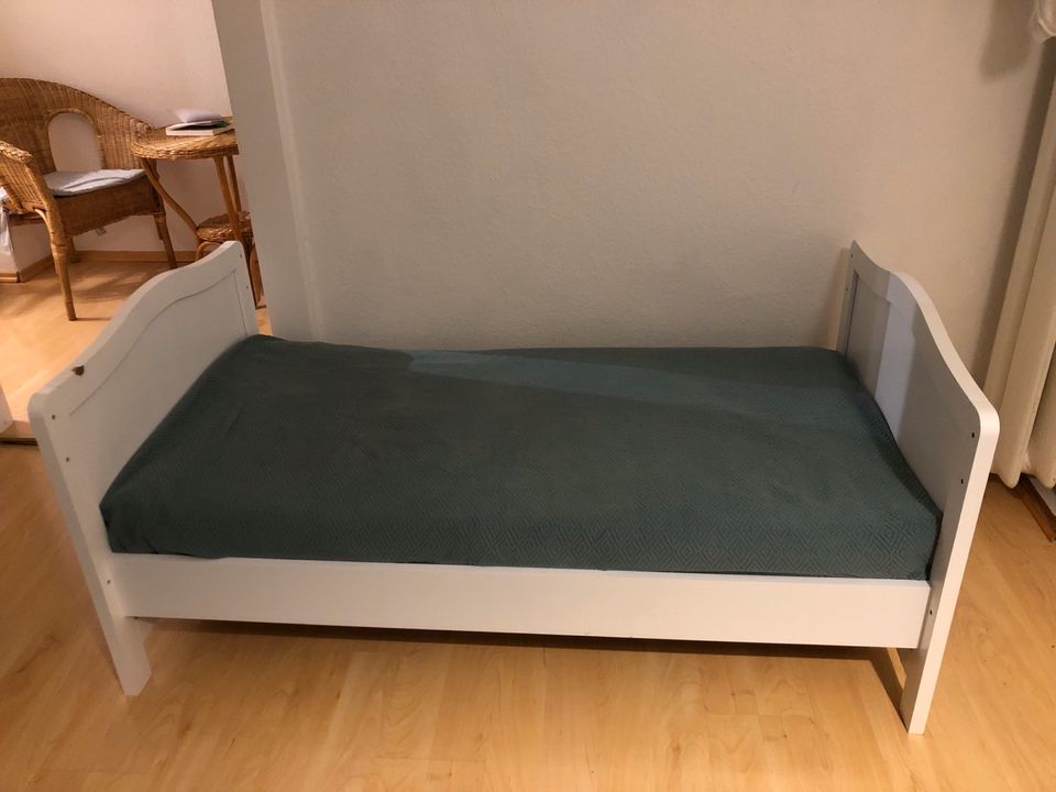 Kinderbett mit Matratze und Rollrost in Ingolstadt