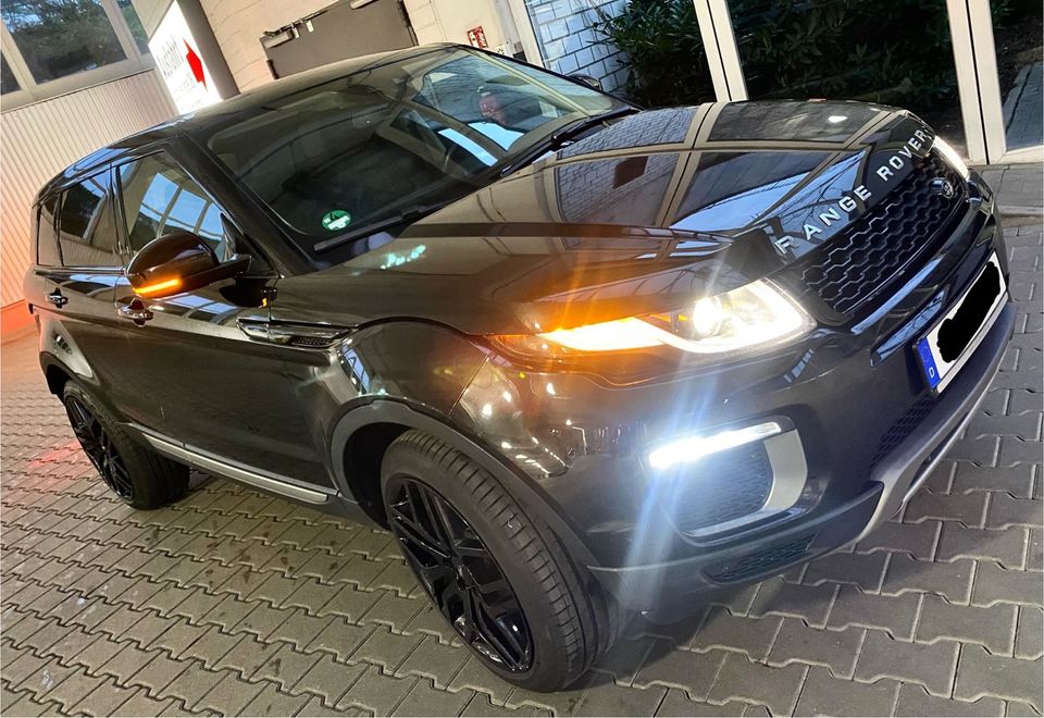 Range Rover Evoque 2.0L 179 PS Automatik PANORAMA in Stuttgart