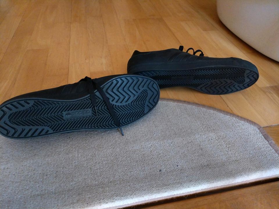 Adidas Herren Sneaker Größe 46 schwarz No nike in Schwalmstadt