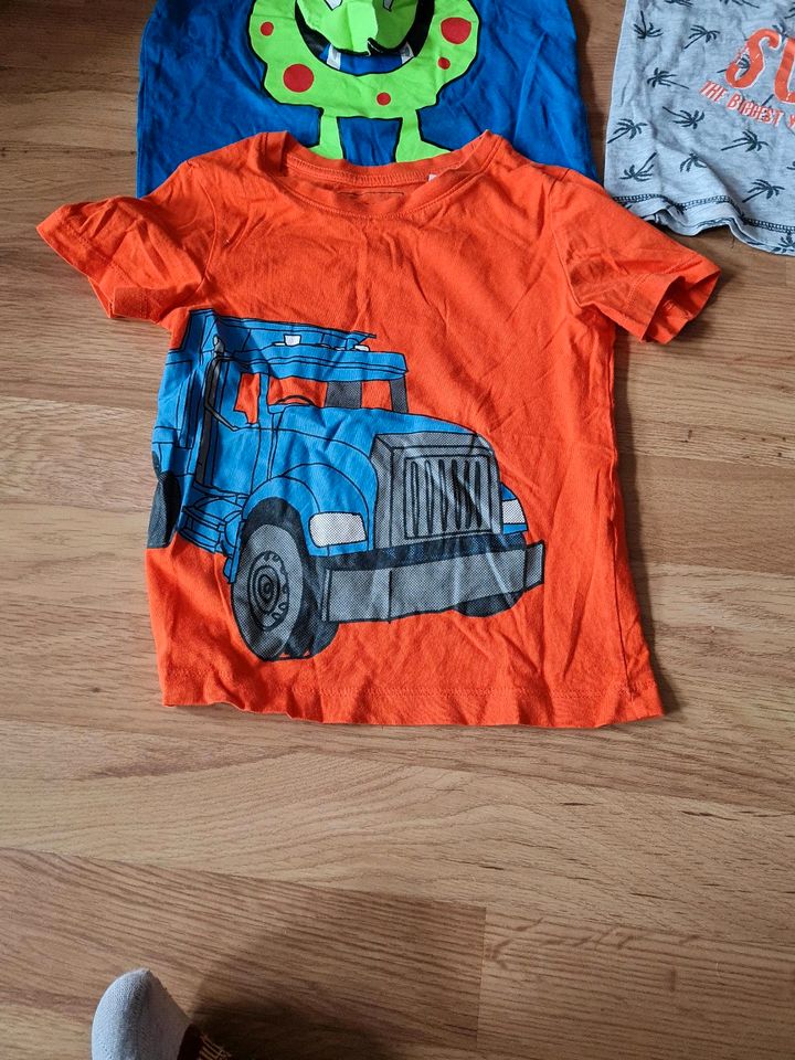 T Shirt Paket Jungs grösse 104 in Duisburg