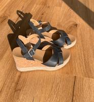 UGG Sandalen mit Keilabsatz in Größe 36 Nordrhein-Westfalen - Moers Vorschau