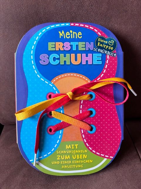 Kinderbuch Meine ersten Schuhe Kleine Knirpse Schnürbuch in Fahrenzhausen