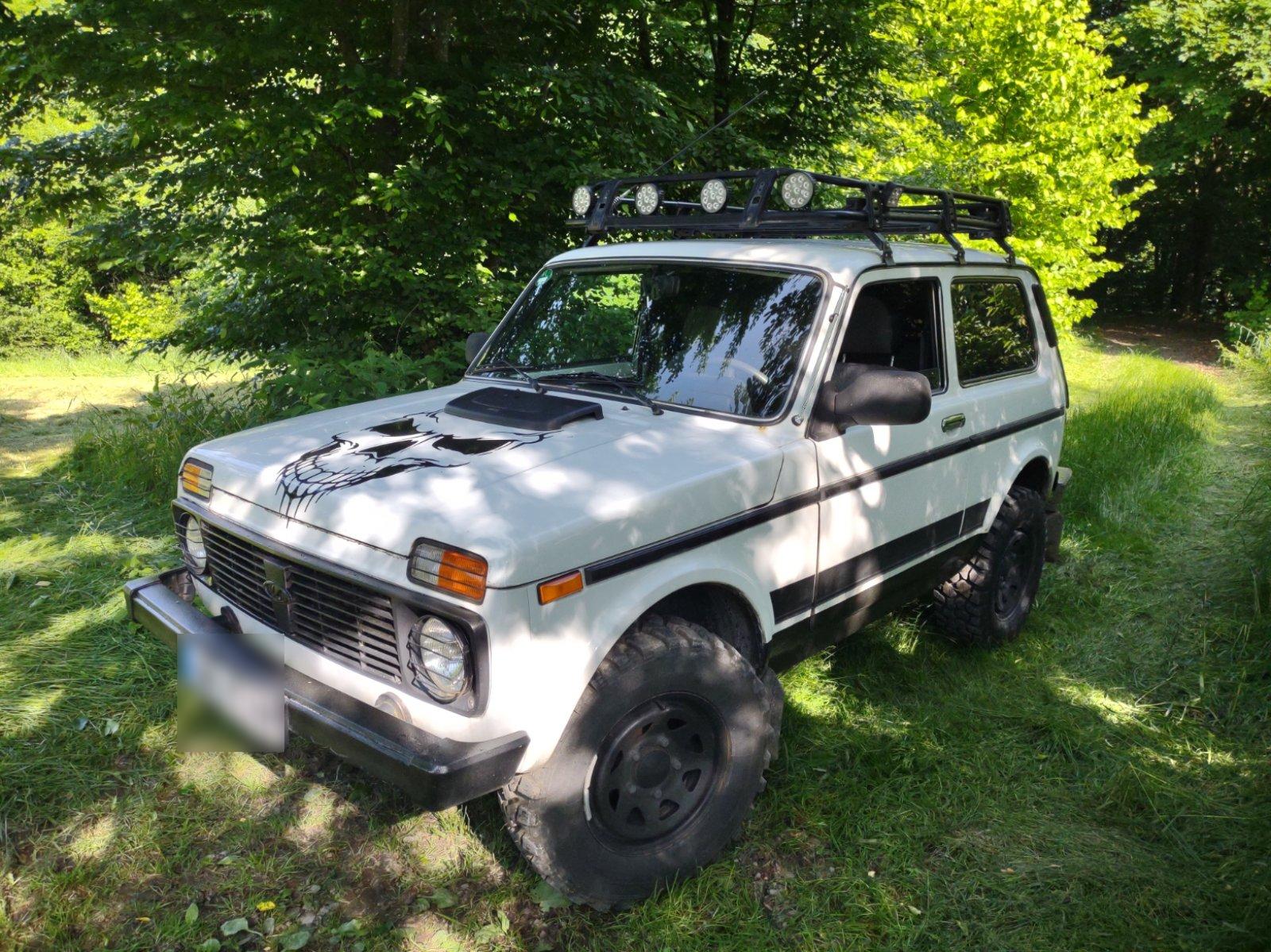 Abbildung des Autos Lada Niva, Geländewagen …