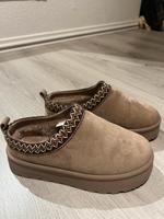 Deichmann Schuhe Boots braun beige Gr. 38 Niedersachsen - Burgdorf Vorschau