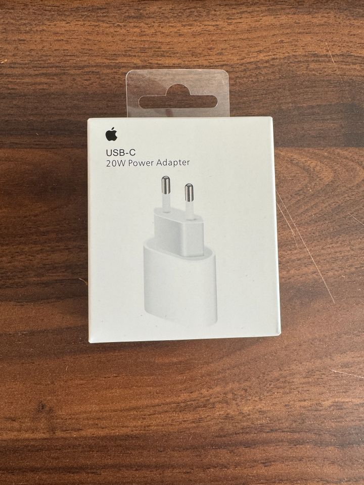 Apple USB C Adapter 20W Neu in OVP in Frankfurt am Main