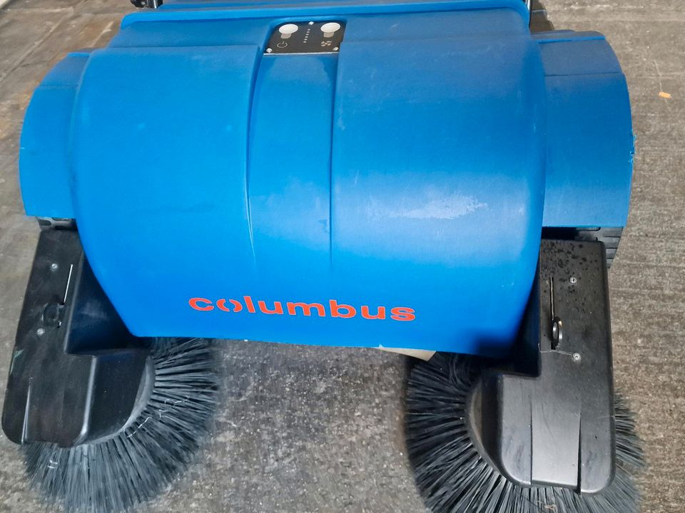 Industrie Columbus elekt. Kehrsaugmaschine Kehrmaschine in Lahnstein