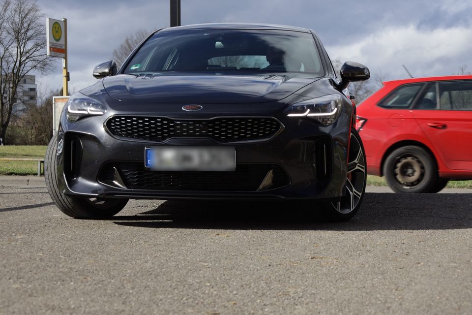 Kia stinger V6 4WD 366ps Top zustand in Stuttgart