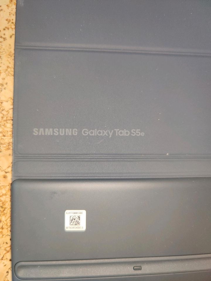Samsung Galaxy Tab S5e Book Cover keyboard in Würzburg