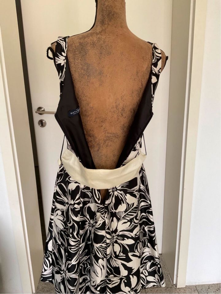 Besonderes Kleid Gr.36/38, Midi, Anlässe, schwarz-creme, wie neu in Hannover