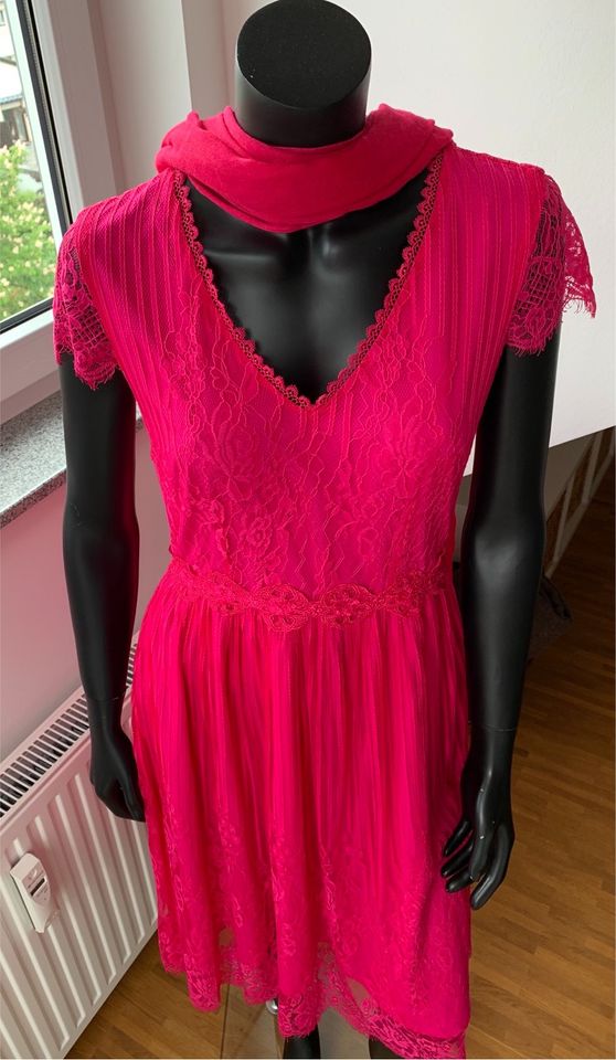 Neuwertig"FOUR FLAVOR BERLIN"Kleid,Spitze+Tüll,Magenta,36-38 in Bonn -  Kessenich | eBay Kleinanzeigen ist jetzt Kleinanzeigen