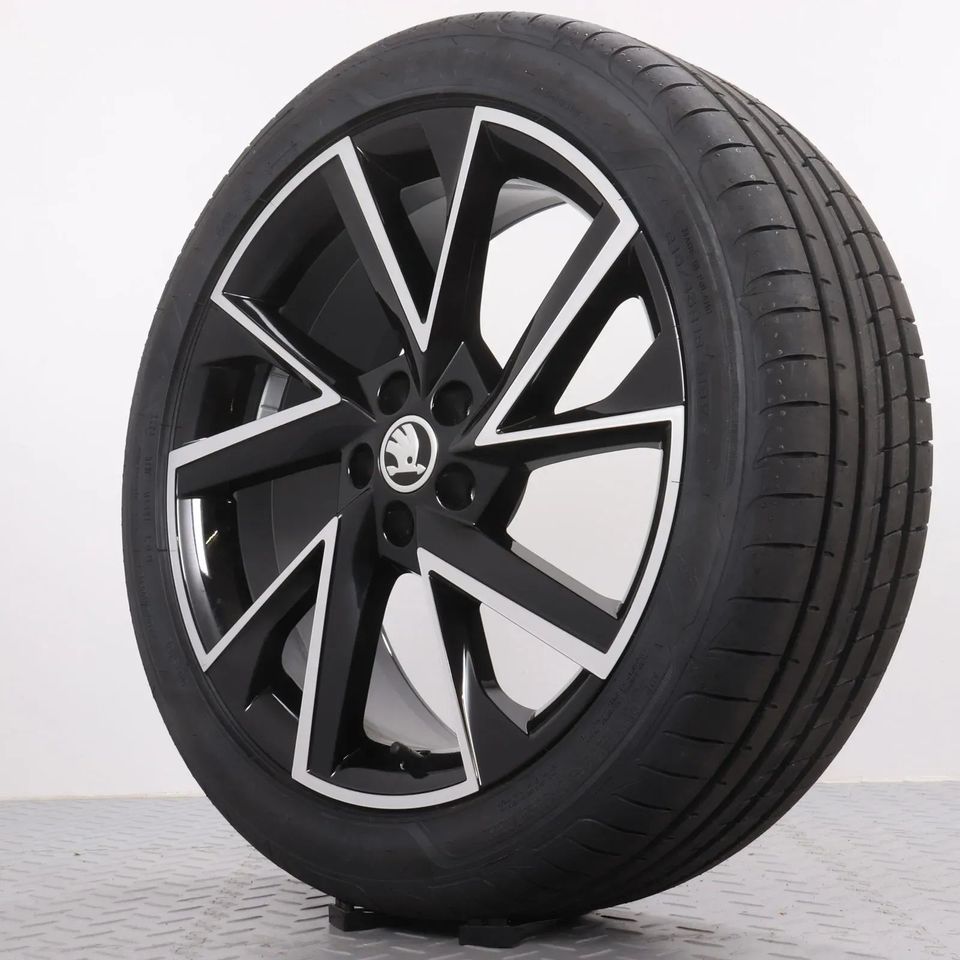 Sommerräder 18 Zoll Skoda Kamiq Original Felgen 657601025G Sommerreifen 215/45R18 89V Goodyear Eagle F1 Asymmetric 3 VEGA Schwarz 7x18ET39 5x100 Alufelgen Sommerradsatz Neu: Sonstige in Gefell