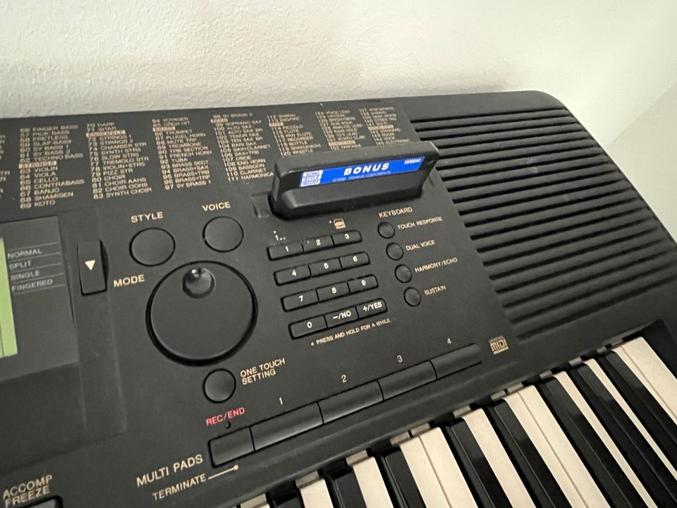 Casio PSR-520 Synthesizer in Berlin