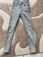 Zara High Waist Jeans hellgrau Nordrhein-Westfalen - Geilenkirchen Vorschau